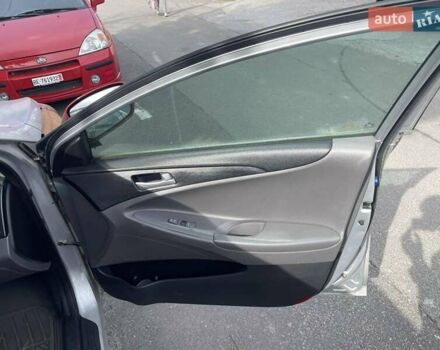 Серый Хендай Соната, объемом двигателя 2.36 л и пробегом 204 тыс. км за 6200 $, фото 8 на Automoto.ua