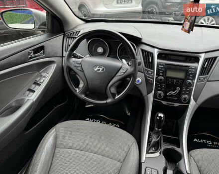 Сірий Хендай Соната, об'ємом двигуна 2 л та пробігом 191 тис. км за 7900 $, фото 36 на Automoto.ua