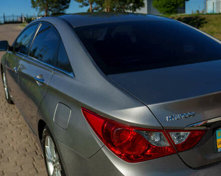 Серый Хендай Соната, объемом двигателя 2 л и пробегом 105 тыс. км за 9600 $, фото 15 на Automoto.ua