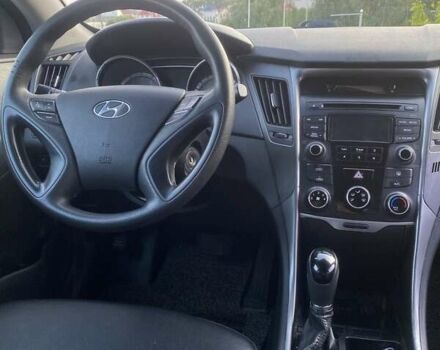 Серый Хендай Соната, объемом двигателя 2 л и пробегом 434 тыс. км за 6800 $, фото 13 на Automoto.ua