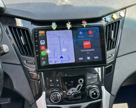 Сірий Хендай Соната, об'ємом двигуна 2 л та пробігом 213 тис. км за 9200 $, фото 8 на Automoto.ua