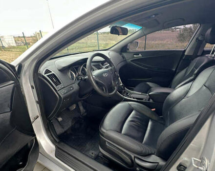 Сірий Хендай Соната, об'ємом двигуна 2 л та пробігом 545 тис. км за 6900 $, фото 8 на Automoto.ua