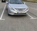 Серый Хендай Соната, объемом двигателя 2 л и пробегом 300 тыс. км за 7900 $, фото 1 на Automoto.ua