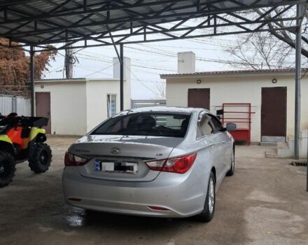 Сірий Хендай Соната, об'ємом двигуна 2 л та пробігом 227 тис. км за 7777 $, фото 3 на Automoto.ua