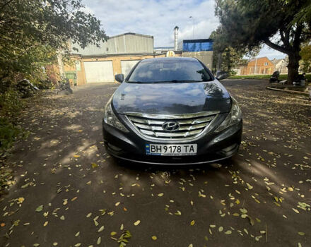 Серый Хендай Соната, объемом двигателя 2.36 л и пробегом 240 тыс. км за 8400 $, фото 1 на Automoto.ua