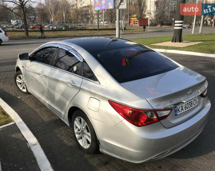 Серый Хендай Соната, объемом двигателя 2 л и пробегом 350 тыс. км за 7400 $, фото 10 на Automoto.ua