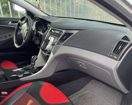 Серый Хендай Соната, объемом двигателя 2.36 л и пробегом 204 тыс. км за 6200 $, фото 7 на Automoto.ua