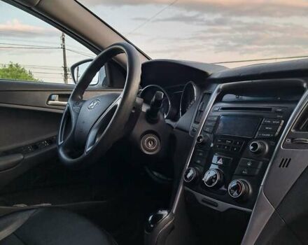 Серый Хендай Соната, объемом двигателя 2 л и пробегом 434 тыс. км за 6800 $, фото 12 на Automoto.ua