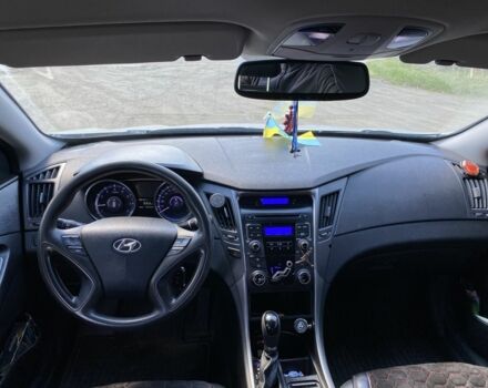 Серый Хендай Соната, объемом двигателя 2 л и пробегом 322 тыс. км за 8000 $, фото 12 на Automoto.ua