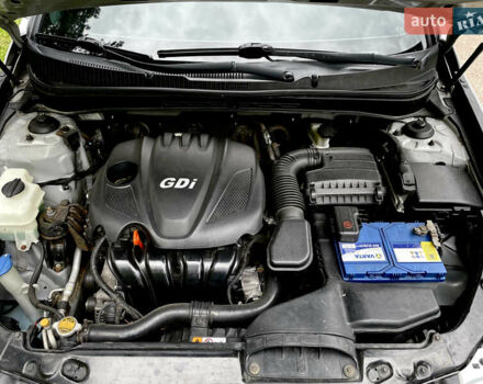 Сірий Хендай Соната, об'ємом двигуна 2.4 л та пробігом 250 тис. км за 9500 $, фото 6 на Automoto.ua