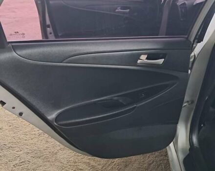 Сірий Хендай Соната, об'ємом двигуна 2 л та пробігом 227 тис. км за 7777 $, фото 7 на Automoto.ua