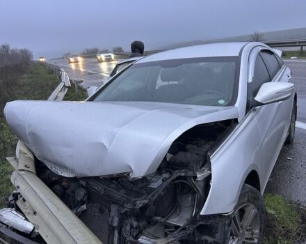 Серый Хендай Соната, объемом двигателя 2 л и пробегом 116 тыс. км за 3500 $, фото 4 на Automoto.ua