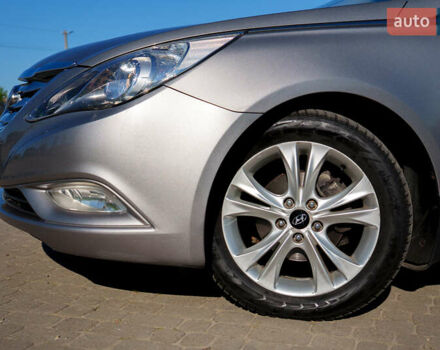 Серый Хендай Соната, объемом двигателя 2 л и пробегом 105 тыс. км за 9600 $, фото 9 на Automoto.ua