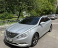 Серый Хендай Соната, объемом двигателя 2.4 л и пробегом 209 тыс. км за 12700 $, фото 1 на Automoto.ua