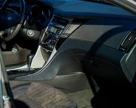 Серый Хендай Соната, объемом двигателя 2 л и пробегом 105 тыс. км за 9600 $, фото 25 на Automoto.ua