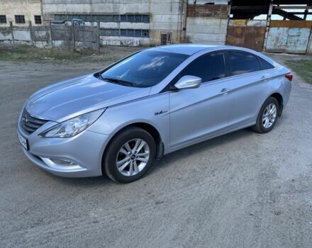 Серый Хендай Соната, объемом двигателя 2 л и пробегом 322 тыс. км за 8000 $, фото 2 на Automoto.ua