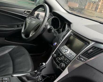 Серый Хендай Соната, объемом двигателя 2 л и пробегом 213 тыс. км за 12800 $, фото 13 на Automoto.ua