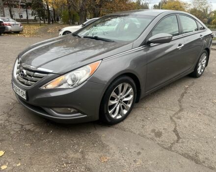 Сірий Хендай Соната, об'ємом двигуна 2 л та пробігом 120 тис. км за 8000 $, фото 1 на Automoto.ua