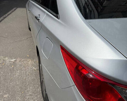 Серый Хендай Соната, объемом двигателя 2.4 л и пробегом 209 тыс. км за 12700 $, фото 4 на Automoto.ua