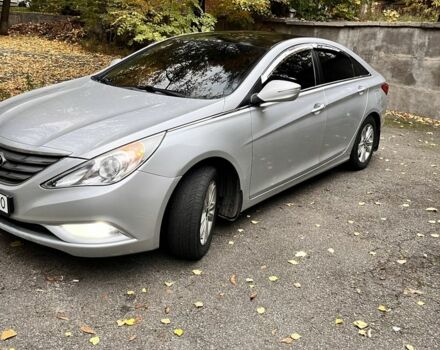 Сірий Хендай Соната, об'ємом двигуна 2 л та пробігом 305 тис. км за 8100 $, фото 1 на Automoto.ua