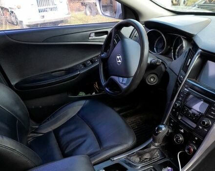 Серый Хендай Соната, объемом двигателя 2 л и пробегом 227 тыс. км за 6800 $, фото 1 на Automoto.ua