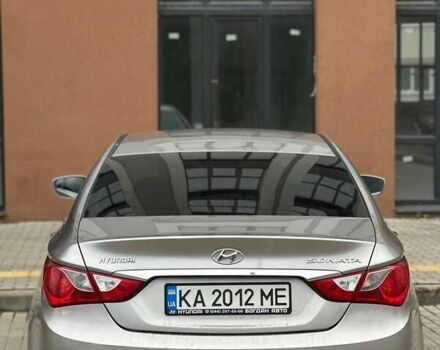 Сірий Хендай Соната, об'ємом двигуна 2 л та пробігом 200 тис. км за 7300 $, фото 5 на Automoto.ua