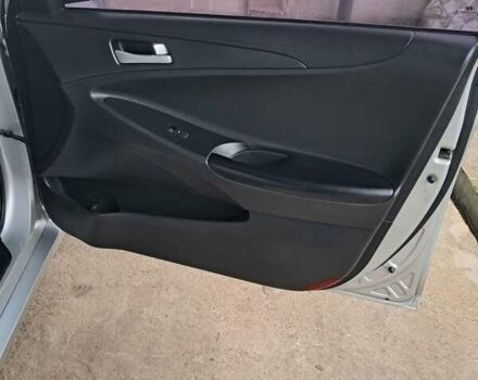 Сірий Хендай Соната, об'ємом двигуна 2 л та пробігом 227 тис. км за 7777 $, фото 6 на Automoto.ua