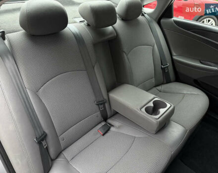 Сірий Хендай Соната, об'ємом двигуна 2 л та пробігом 191 тис. км за 7900 $, фото 32 на Automoto.ua