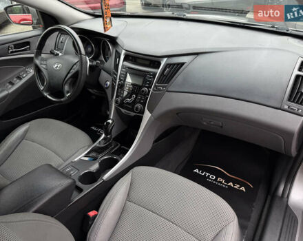 Сірий Хендай Соната, об'ємом двигуна 2 л та пробігом 191 тис. км за 7900 $, фото 34 на Automoto.ua