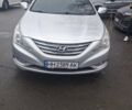 Сірий Хендай Соната, об'ємом двигуна 2 л та пробігом 300 тис. км за 7300 $, фото 1 на Automoto.ua