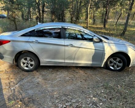 Серый Хендай Соната, объемом двигателя 2 л и пробегом 387 тыс. км за 7800 $, фото 3 на Automoto.ua