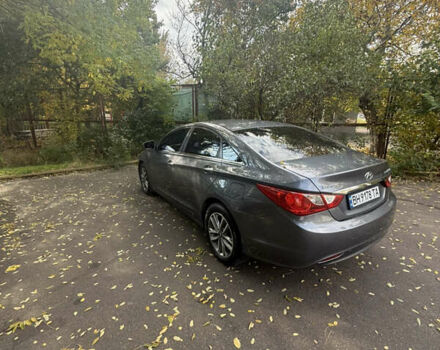 Серый Хендай Соната, объемом двигателя 2.36 л и пробегом 240 тыс. км за 8400 $, фото 3 на Automoto.ua