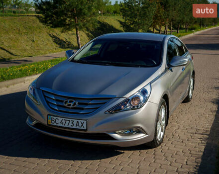 Серый Хендай Соната, объемом двигателя 2 л и пробегом 105 тыс. км за 9600 $, фото 2 на Automoto.ua
