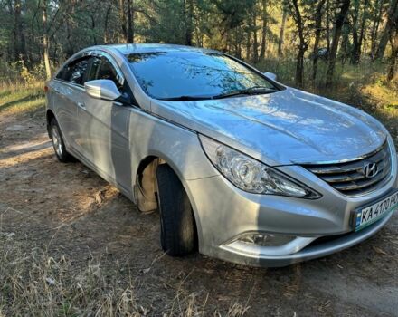 Серый Хендай Соната, объемом двигателя 2 л и пробегом 387 тыс. км за 7800 $, фото 2 на Automoto.ua