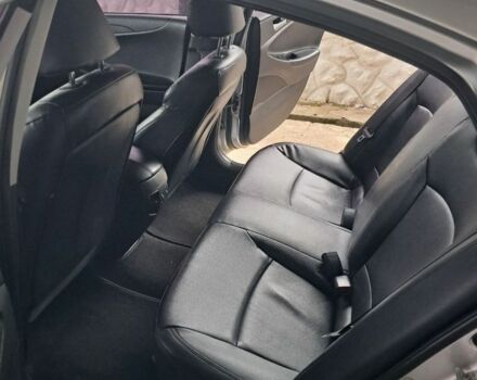 Сірий Хендай Соната, об'ємом двигуна 2 л та пробігом 227 тис. км за 7777 $, фото 5 на Automoto.ua