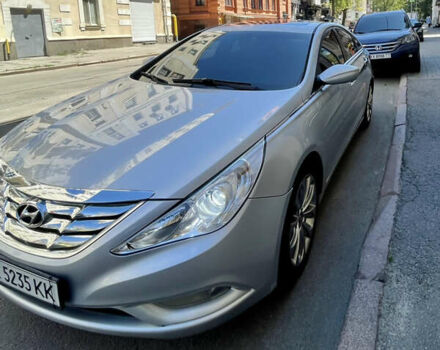 Серый Хендай Соната, объемом двигателя 2.4 л и пробегом 230 тыс. км за 9000 $, фото 5 на Automoto.ua