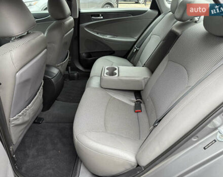 Сірий Хендай Соната, об'ємом двигуна 2 л та пробігом 191 тис. км за 7900 $, фото 28 на Automoto.ua