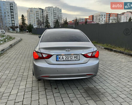 Серый Хендай Соната, объемом двигателя 2 л и пробегом 200 тыс. км за 8500 $, фото 4 на Automoto.ua