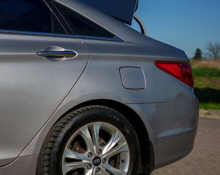 Серый Хендай Соната, объемом двигателя 2 л и пробегом 105 тыс. км за 9600 $, фото 10 на Automoto.ua