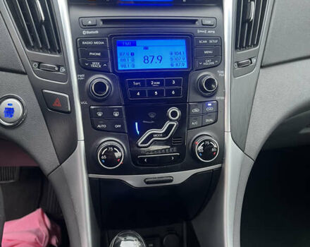 Серый Хендай Соната, объемом двигателя 2 л и пробегом 190 тыс. км за 7500 $, фото 11 на Automoto.ua