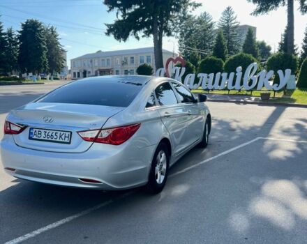 Сірий Хендай Соната, об'ємом двигуна 2 л та пробігом 185 тис. км за 7500 $, фото 1 на Automoto.ua