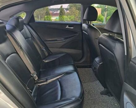 Серый Хендай Соната, объемом двигателя 2 л и пробегом 434 тыс. км за 6800 $, фото 10 на Automoto.ua