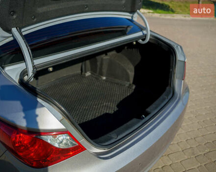 Серый Хендай Соната, объемом двигателя 2 л и пробегом 105 тыс. км за 9600 $, фото 19 на Automoto.ua