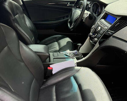 Серый Хендай Соната, объемом двигателя 2.4 л и пробегом 209 тыс. км за 12700 $, фото 18 на Automoto.ua