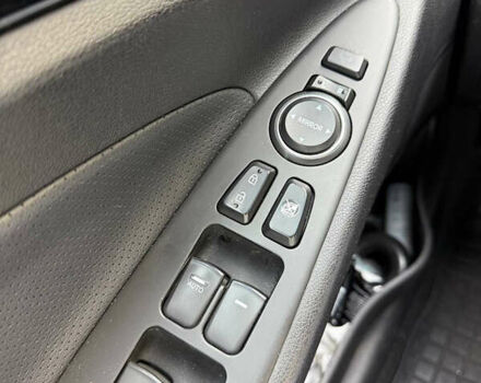 Серый Хендай Соната, объемом двигателя 2.4 л и пробегом 209 тыс. км за 12700 $, фото 14 на Automoto.ua