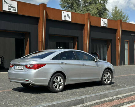 Сірий Хендай Соната, об'ємом двигуна 2 л та пробігом 213 тис. км за 9200 $, фото 5 на Automoto.ua
