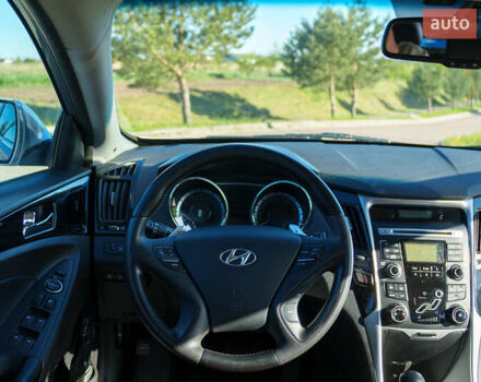 Серый Хендай Соната, объемом двигателя 2 л и пробегом 105 тыс. км за 9600 $, фото 22 на Automoto.ua