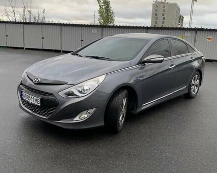 Серый Хендай Соната, объемом двигателя 2 л и пробегом 213 тыс. км за 12800 $, фото 1 на Automoto.ua