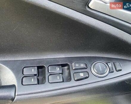Серый Хендай Соната, объемом двигателя 2 л и пробегом 186 тыс. км за 7800 $, фото 10 на Automoto.ua
