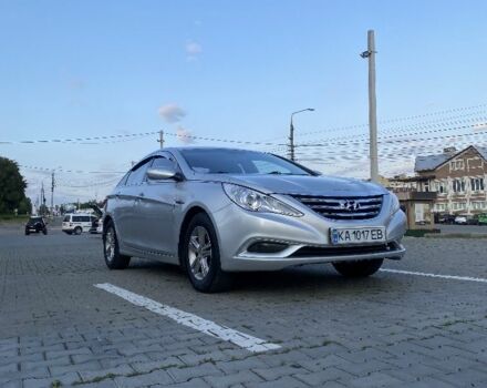 Сірий Хендай Соната, об'ємом двигуна 2 л та пробігом 170 тис. км за 6600 $, фото 1 на Automoto.ua